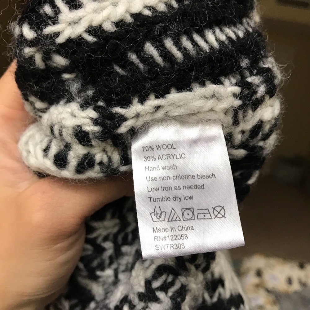 Free people snowflake sweater!! ❄️😍 - Picture 8 of 8